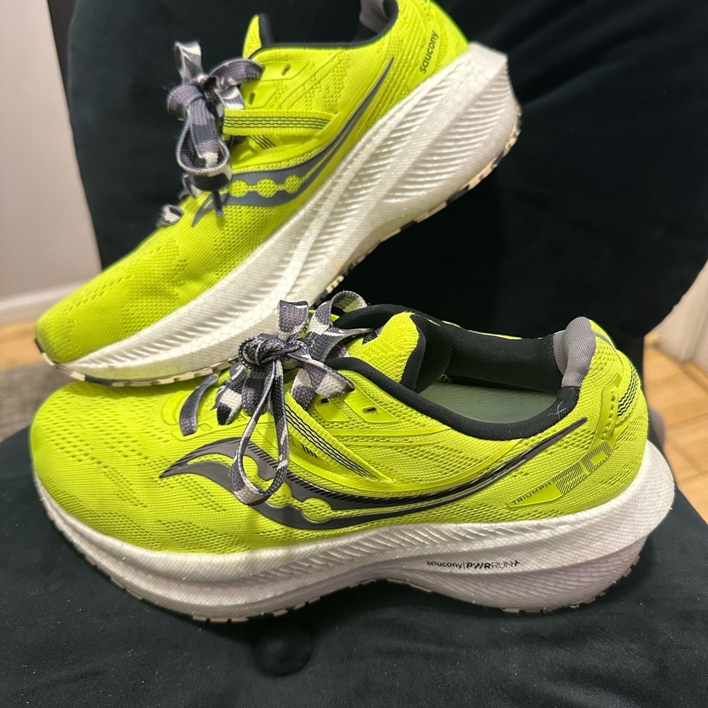 Women’s Saucony Truimph 20 Neon Yellow/Green Athletic Sneakers